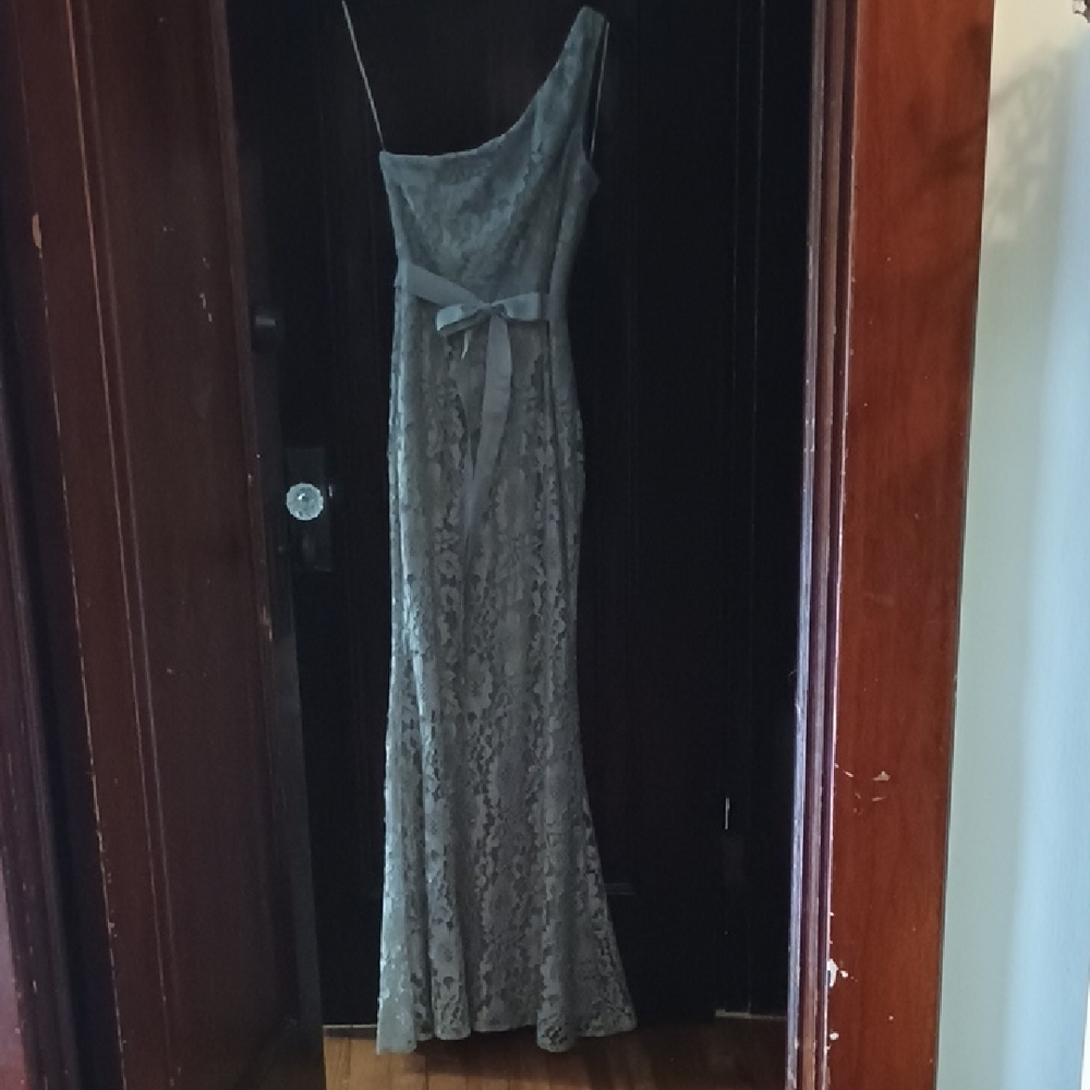 Chic One-Shoulder Lace Dress in Gray